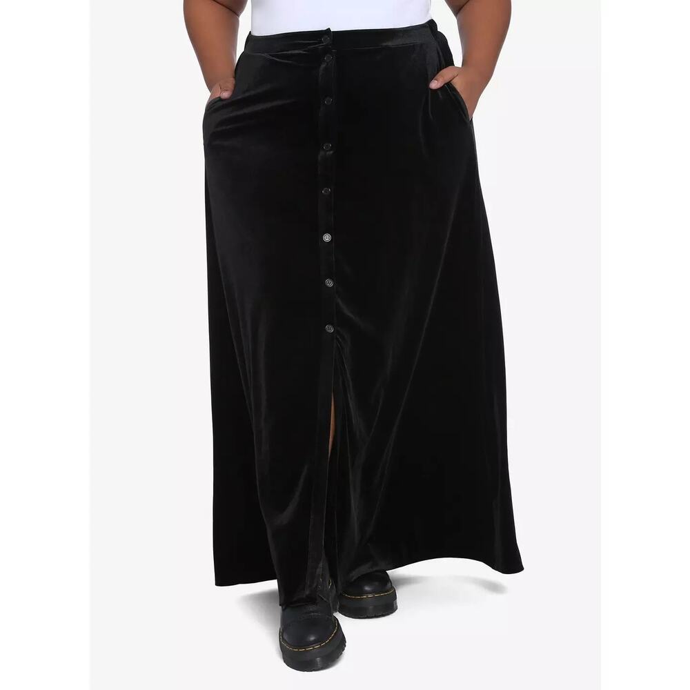Hot Topic size 2 2x Black Velvet Button-Front Maxi Skirt Plus Size - Picture 2 of 13